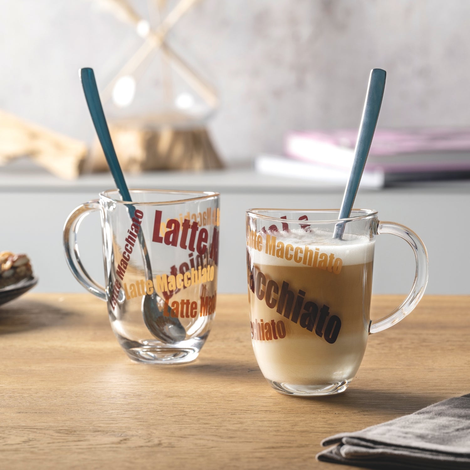 2 Latte Macchiato Gläser mit Latte Macchiato Aufschrift + 2 Löffel