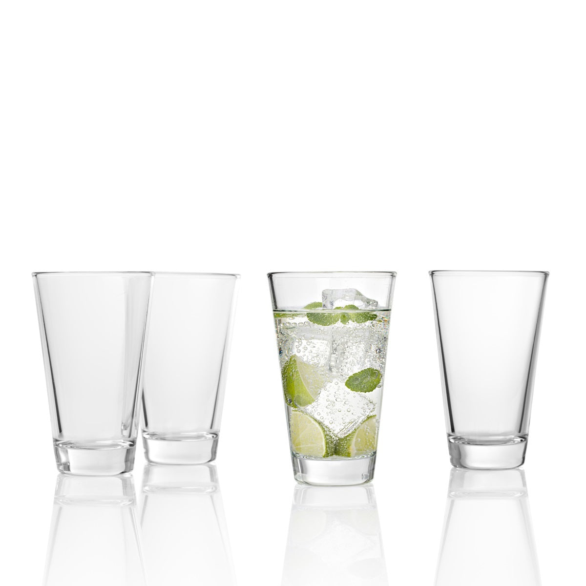 Trinkglas CIAO 300 ml, vier klare Gläser, eines mit Limettenscheiben und Mineralwasser gefüllt