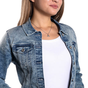 Frau trägt Jeansjacke und Halskette SIMONA 42 cm CIAO silber glänzend