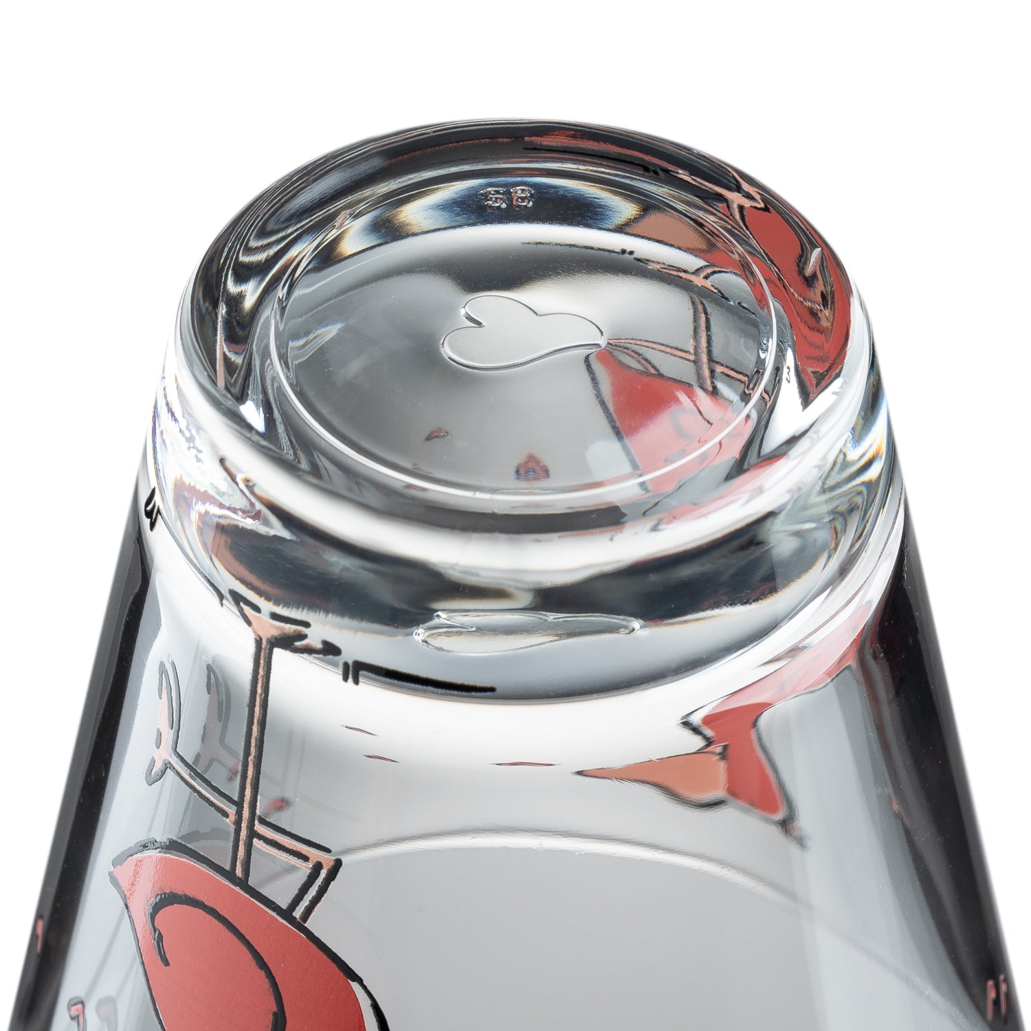 Kinderbecher BAMBINI mit roten Fischmustern, Nahaufnahme von oben