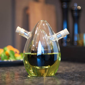 Essig/Öl Flasche 2in1 CUCINA mit zwei Ausgüssen auf Küchentheke