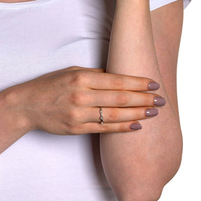 Frau traegt Ring MARIDA 16 CIAO an der Hand