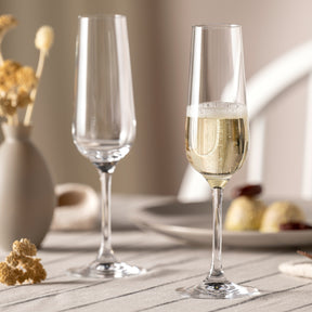Sektglas TIVOLI auf gedecktem Tisch mit Champagner und Dekoration