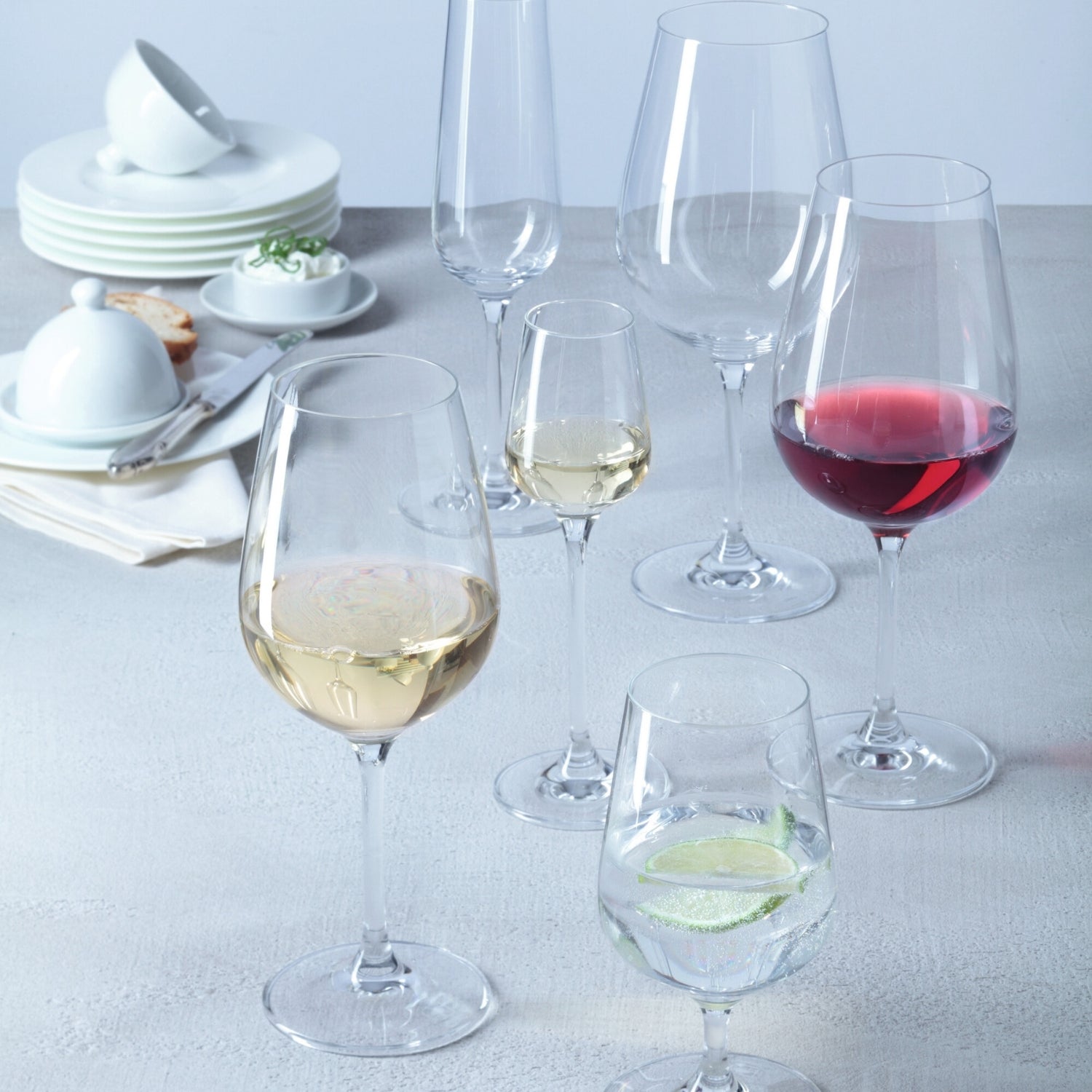 Digestifglas TIVOLI 100 ml 6er-Set auf gedecktem Tisch mit Wein