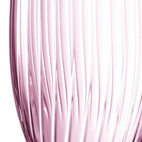 Trinkglas POESIA 460 ml rosé, Detailaufnahme der gerillten Glasoberfläche