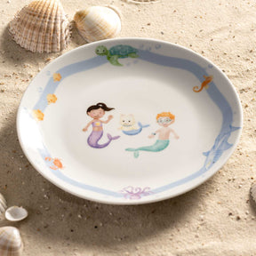Kindergeschirr BAMBINI AVVENTURA auf Sand mit Muscheln und Meermotiven