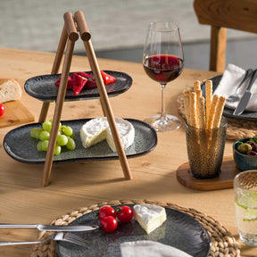 Etagere MATERA mit Obst, Käse und Brot auf gedecktem Tisch
