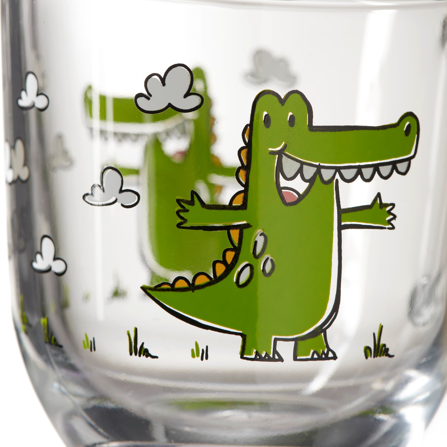 Tasse BAMBINI mit grünem Krokodil-Motiv, Wolken und Grashalmen