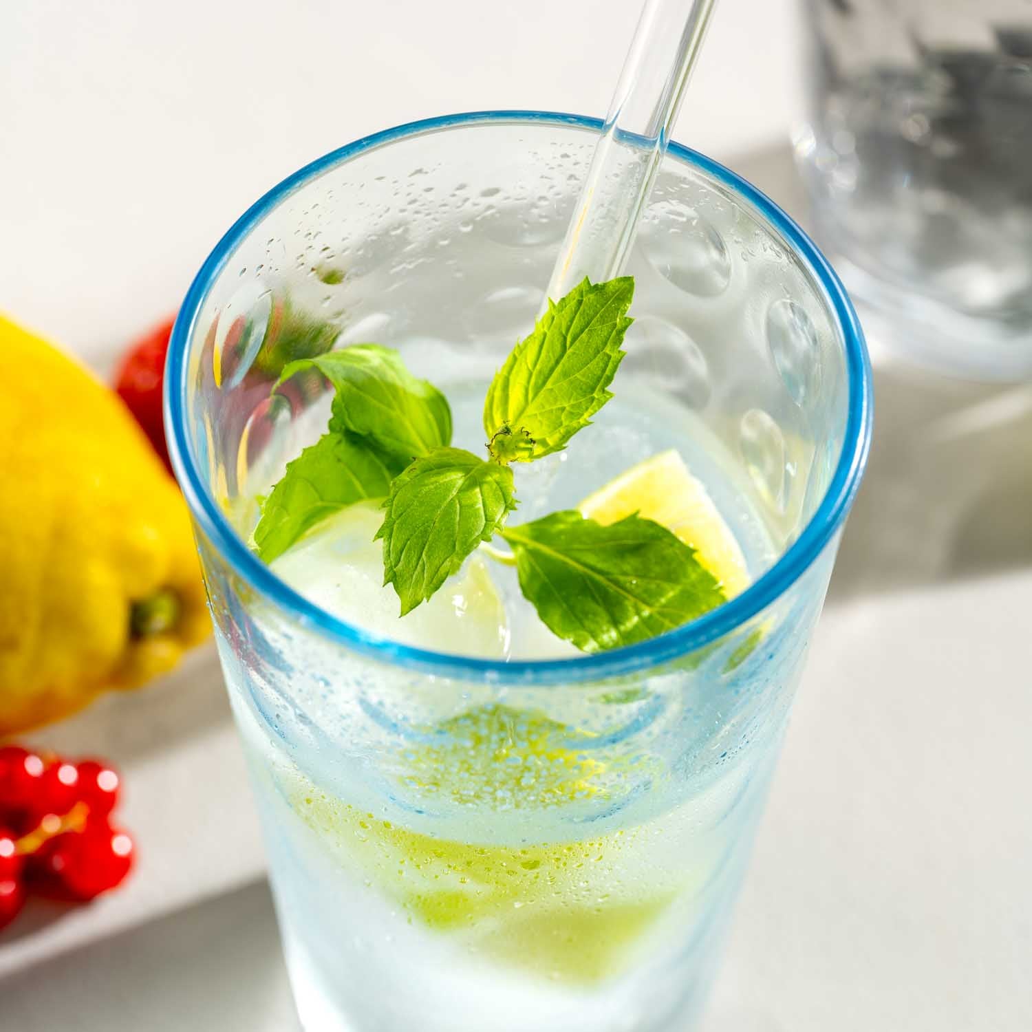 Trinkglas OPTIC mit Mojito, Minze und Zitrone gefüllt
