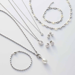 Armband LINDI mit Ketten, Ohrringen und Armband aus Edelstahl und Perlmutt
