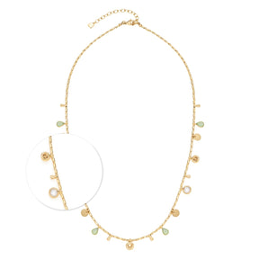 Halskette ELLA mit Glasperlen in Grün, Creme und Gold, Detailansicht der Anhänger