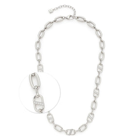Halskette NAREA in Silber mit länglichen Kettengliedern und Zirkoniumbesatz, Detailaufnahme einer Verbindung