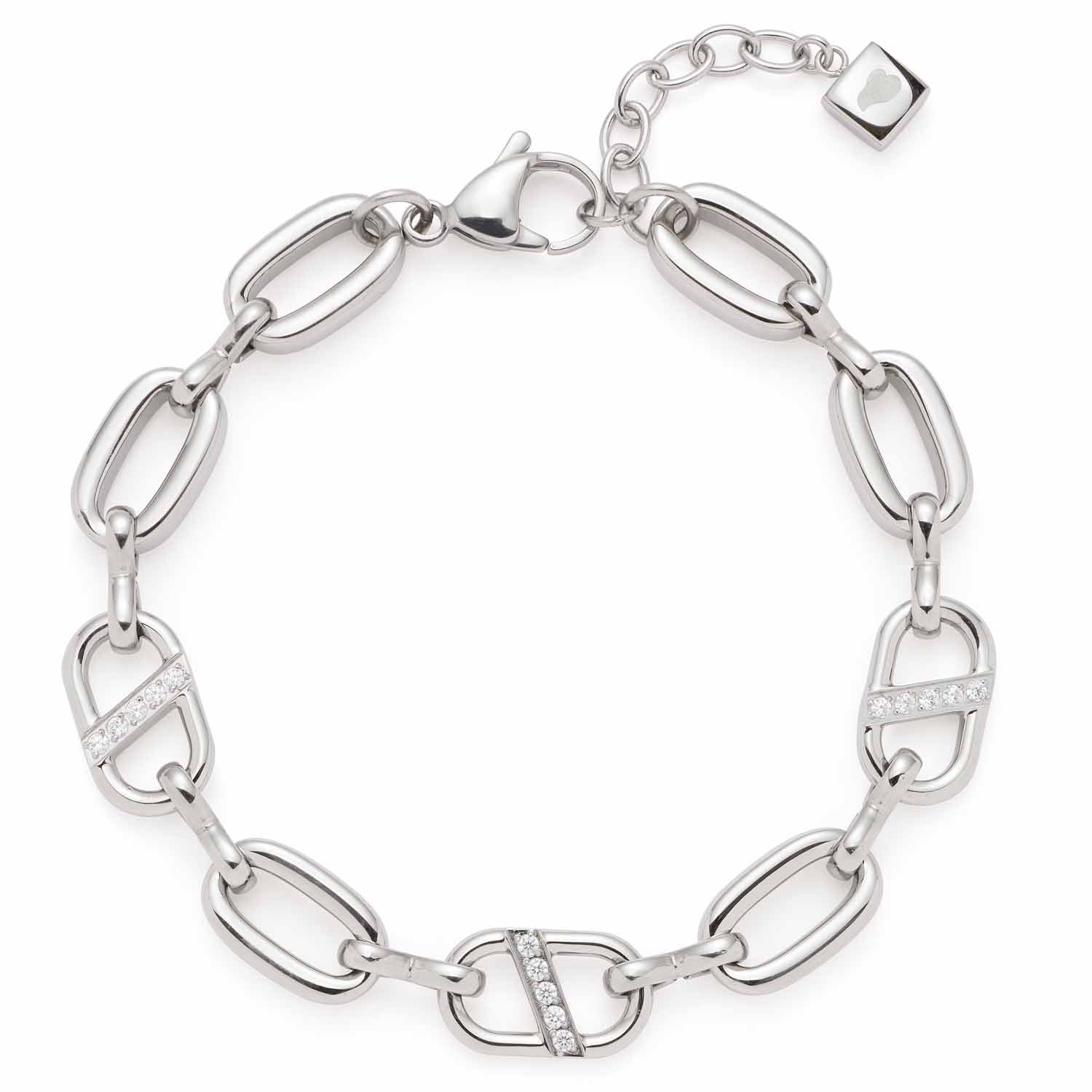 Armband NAREA silber mit ovalen Gliedern und verziertem Verschluss auf weißem Hintergrund