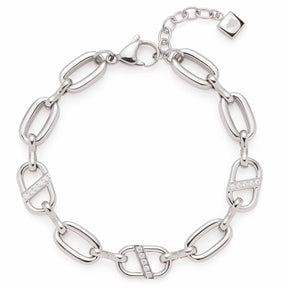 Armband NAREA silber mit ovalen Gliedern und verziertem Verschluss auf weißem Hintergrund