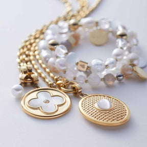 Anhänger FIDELIA gold mit Kleeblatt- und Oval-Motiv, Perlenarmband, Goldkette