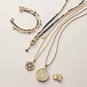 Armband DORINA gold Clip & Mix mit Glasperlen und Anhängern, Ketten und Ringe auf Weiss