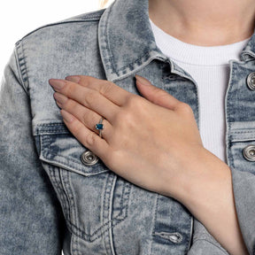Person traegt Ring SOPHIA 20 CIAO an der Hand