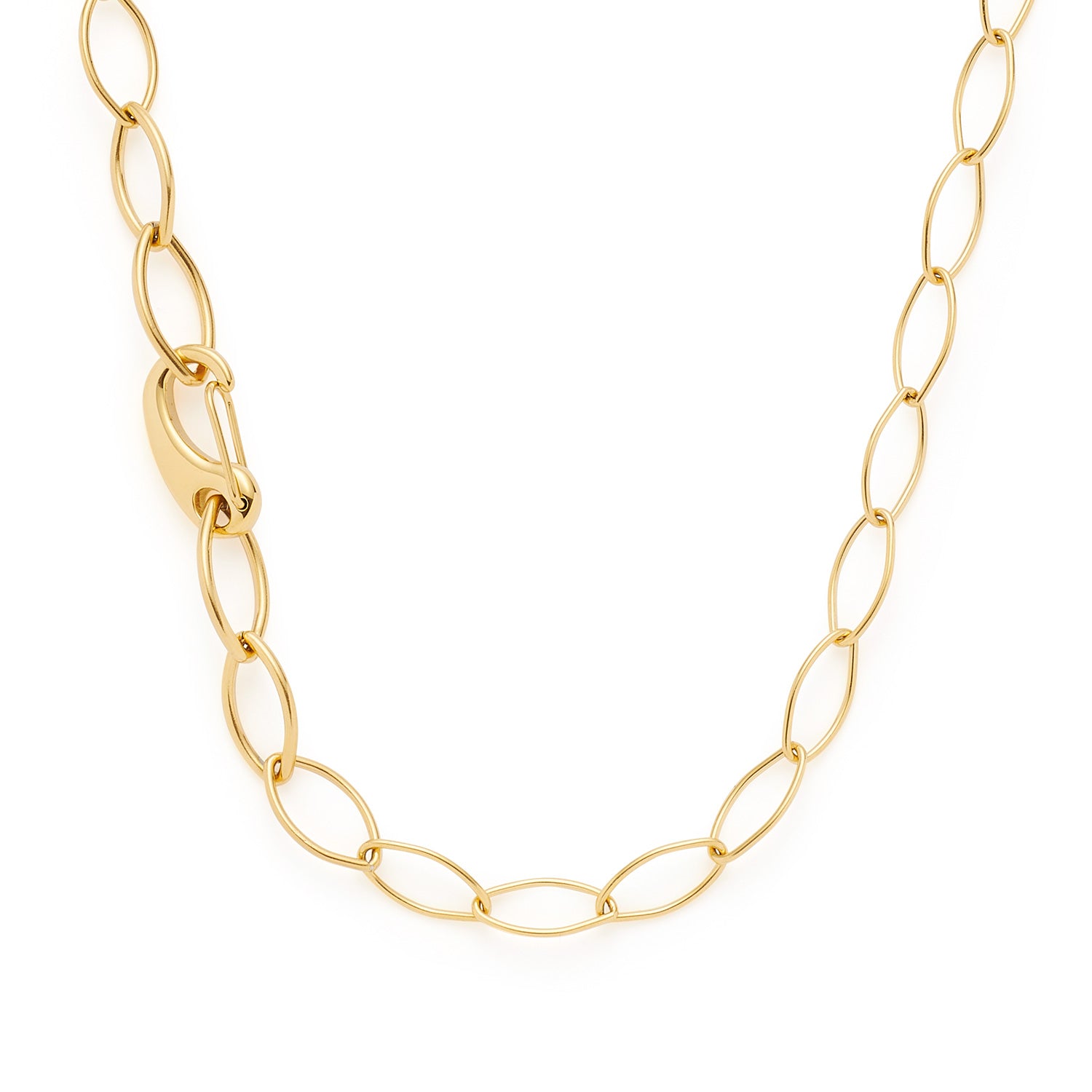 Halskette TORY 80 cm gold mit ovalen Gliedern auf weißem Hintergrund