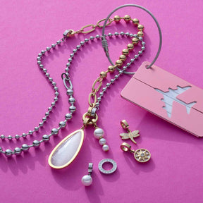 Anhänger LAUREN gold Clip & Mix mit Kette auf rosa Hintergrund, Verpackung