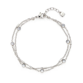 Silbernes Armband FRANCIS CIAO mit Glaselementen und Kettengliedern auf weißem Hintergrund