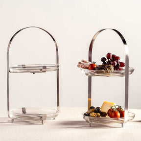 Zwei Etageren CUCINA silber, eine leer und eine mit Obst und Käse bestückt