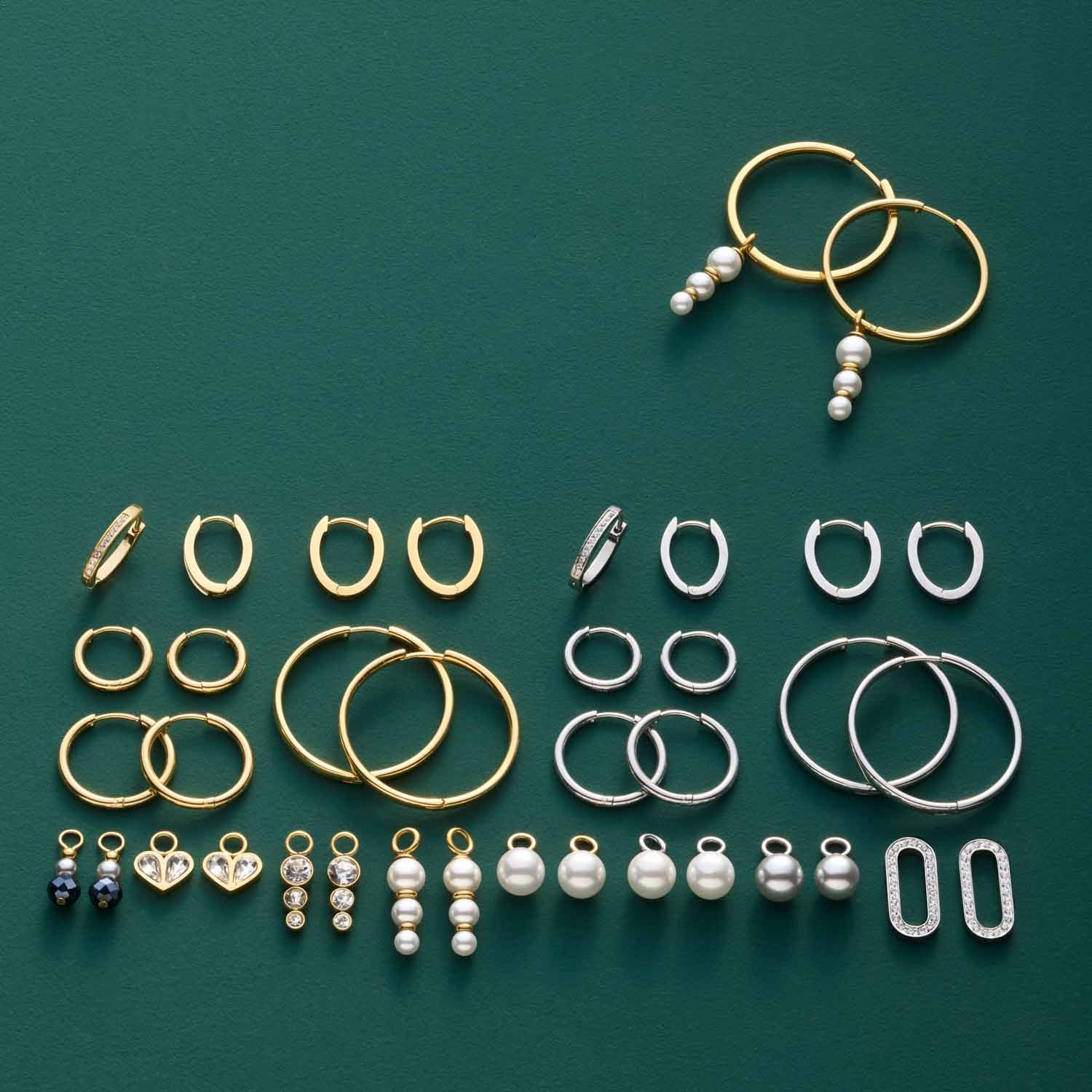 Set/2 Anhänger ALINE gold Beauty's mit Glasperlen auf grünem Hintergrund