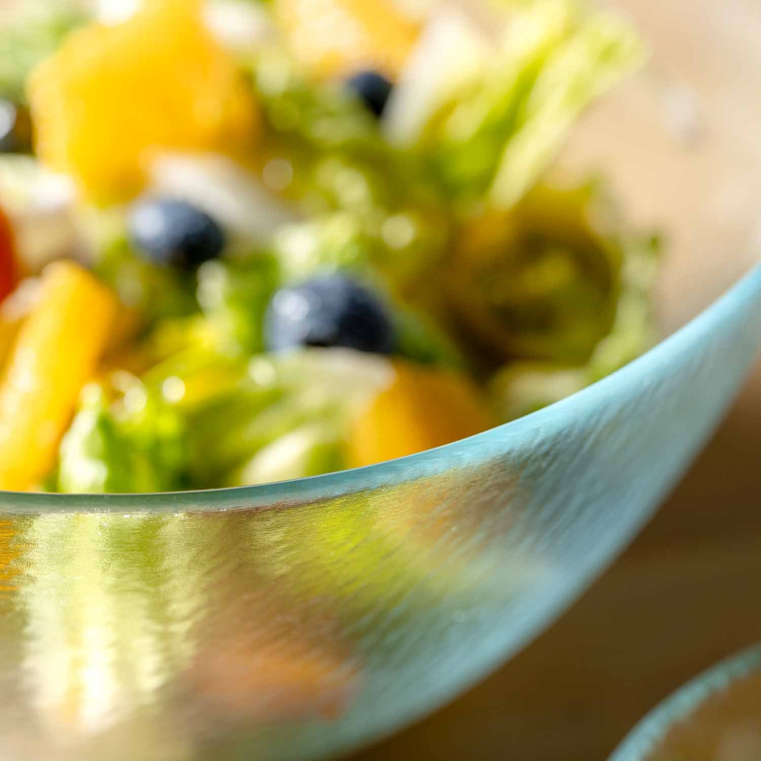 Schale ATTIVO mit Obstsalat, Detailaufnahme des Glasrandes