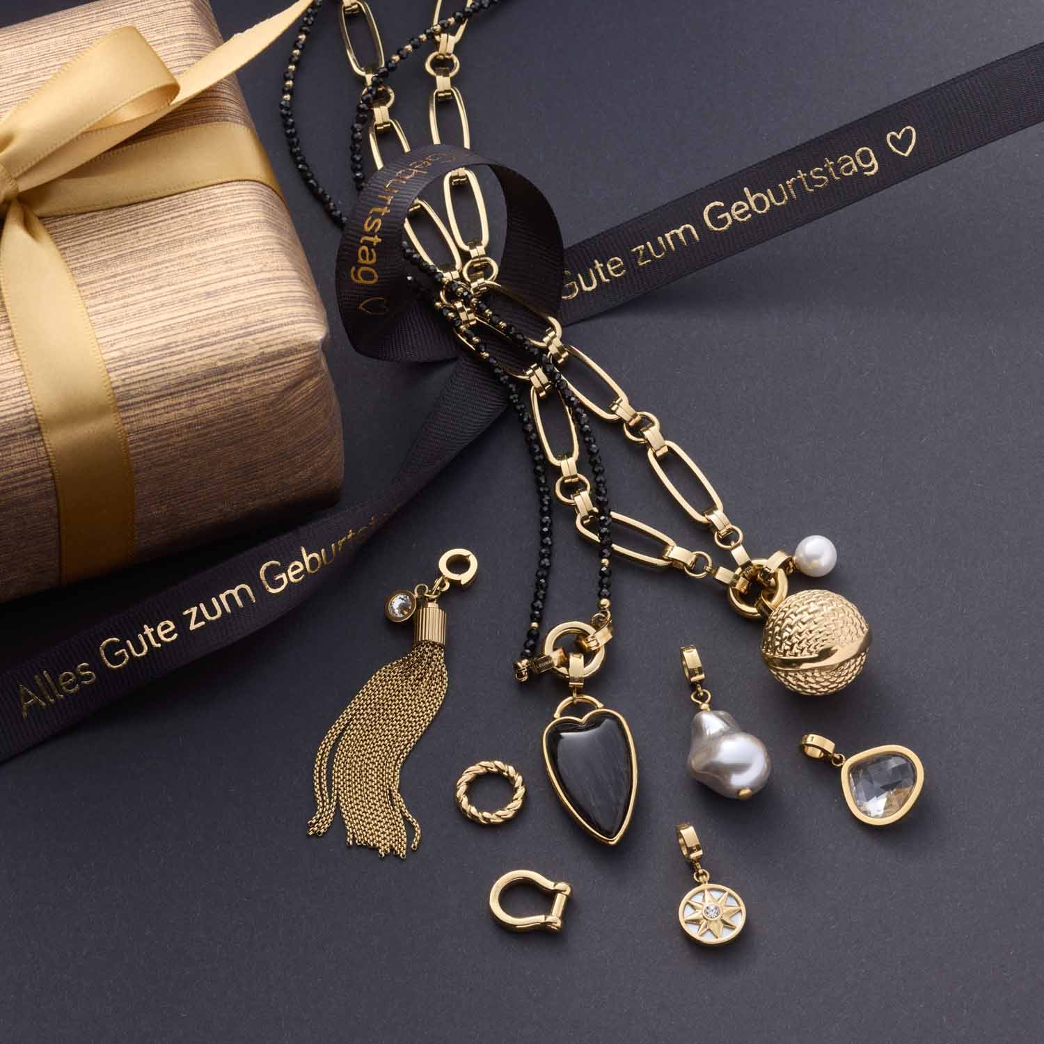 Anhänger JUVINGA WHITE Clip & Mix gold mit verschiedenen Charms an schwarzem Band und Geschenkbox