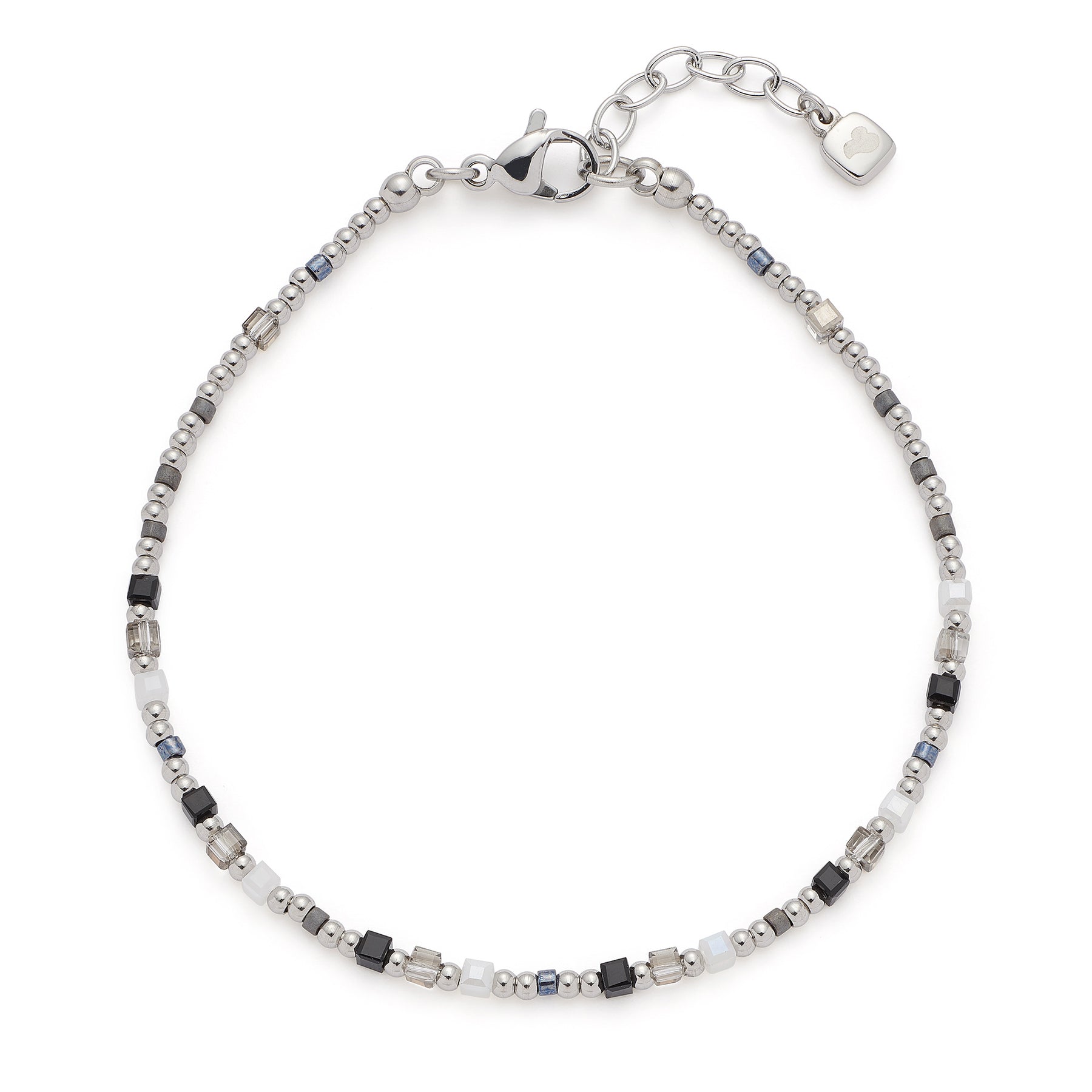 Armband LIZO CIAO mit silberfarbenen und schwarzen Glasperlen auf weißem Hintergrund