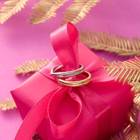 Ring TWISTER 19 CIAO auf rosa Geschenkbox mit Schleife