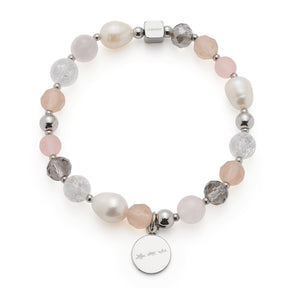Armband HOPE silber/rose mit Perlen, Kristallperlen und Anhänger auf weißem Hintergrund