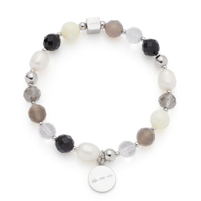 Armband HOPE silber/grau mit Perlen, Glassteinen und Anhänger auf weißem Hintergrund