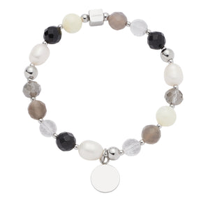 Armband HOPE silber/grau mit Perlen und Anhänger auf weißem Hintergrund