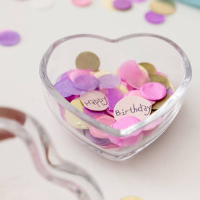 Herzdose gefüllt mit bunten Konfetti und Gravur "Happy Birthday