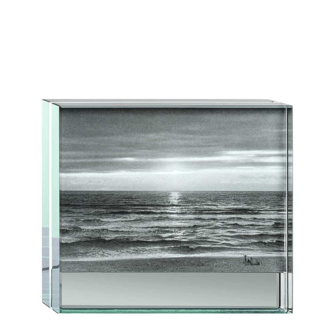Bilderrahmen LINEA mit Schwarzweiss-Fotografie eines Meeresufers bei Sonnenuntergang