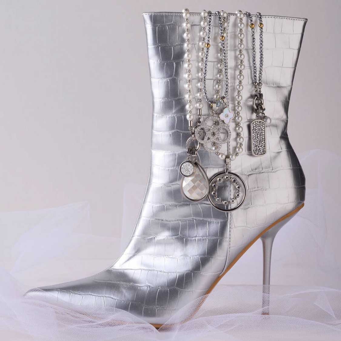 Halskette NOURA 70 cm Clip & Mix an silbernem Stiefel mit Anhängern drapiert