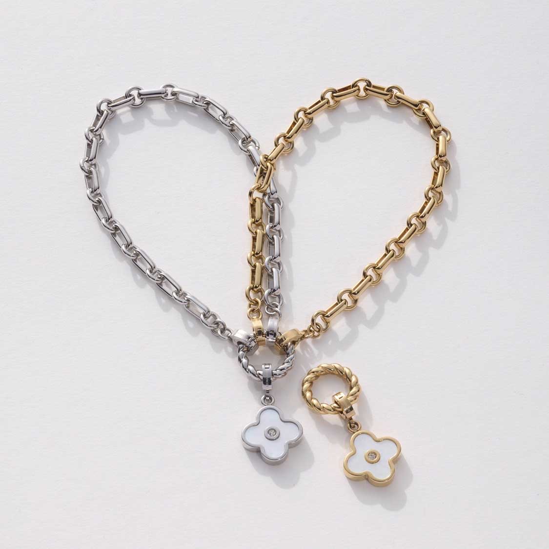 Armband YVETTE gold Clip & Mix mit silbernem und goldenem Kettenarmband, Blütenanhängern