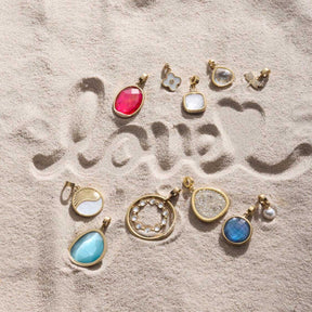 Anhänger SOLARIS gold Clip & Mix in verschiedenen Farben auf Sand