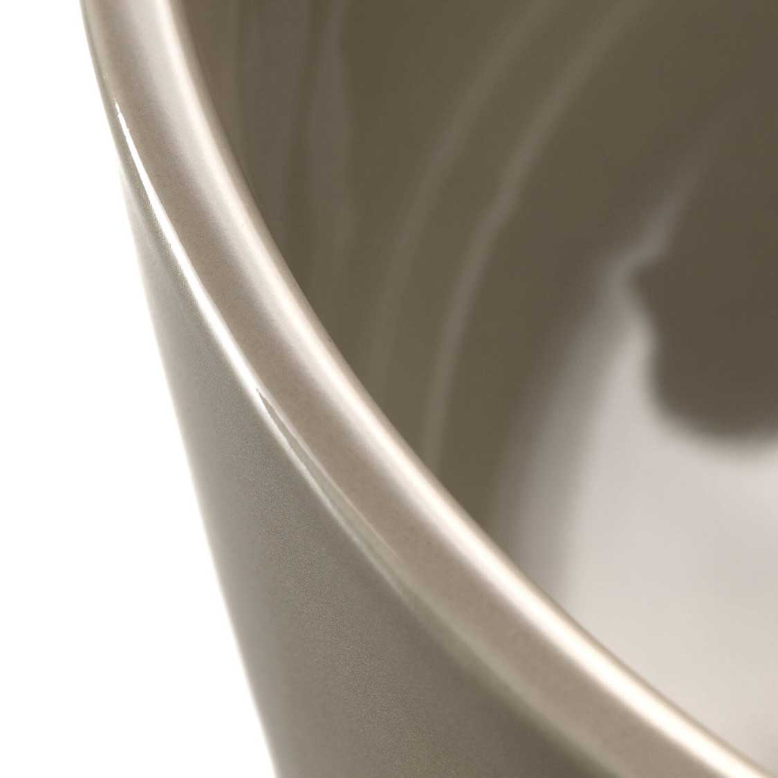 Keramikschale ROMA in Beige, Nahaufnahme des gerundeten Randes und der glatten Oberflaeche