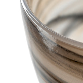 Detailansicht des Randes der Schale ALABASTRO, beige/schwarz gestreift