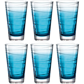 Sechs blaue Trinkgläser VARIO STRUTTURA mit strukturiertem Muster, gefüllt mit blauer Flüssigkeit