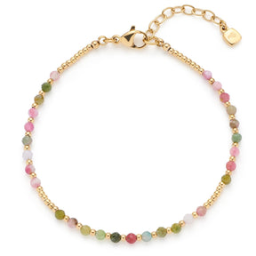 Armband FINJA CIAO mit mehrfarbigen Perlen in Rosa, Grün und Gold auf weißem Hintergrund