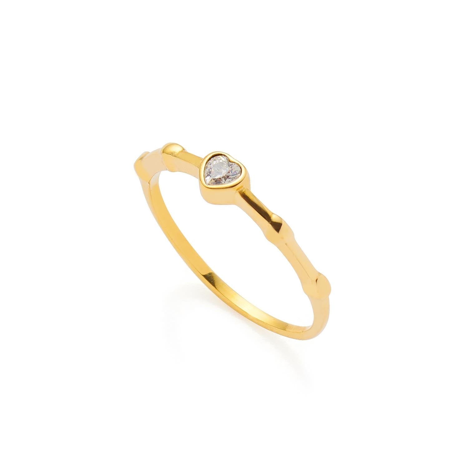 Ring CHRISTIE 17 gold mit Herzstein auf weißem Hintergrund