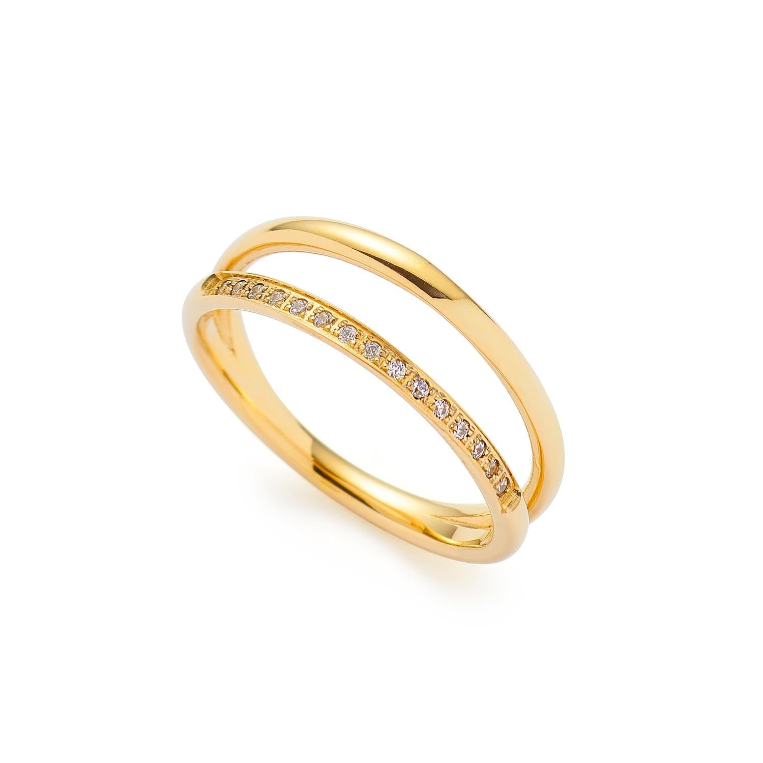 Ring TINI 17 gold CIAO mit Zirkonia-Steinen, goldfarben, vor weißem Hintergrund