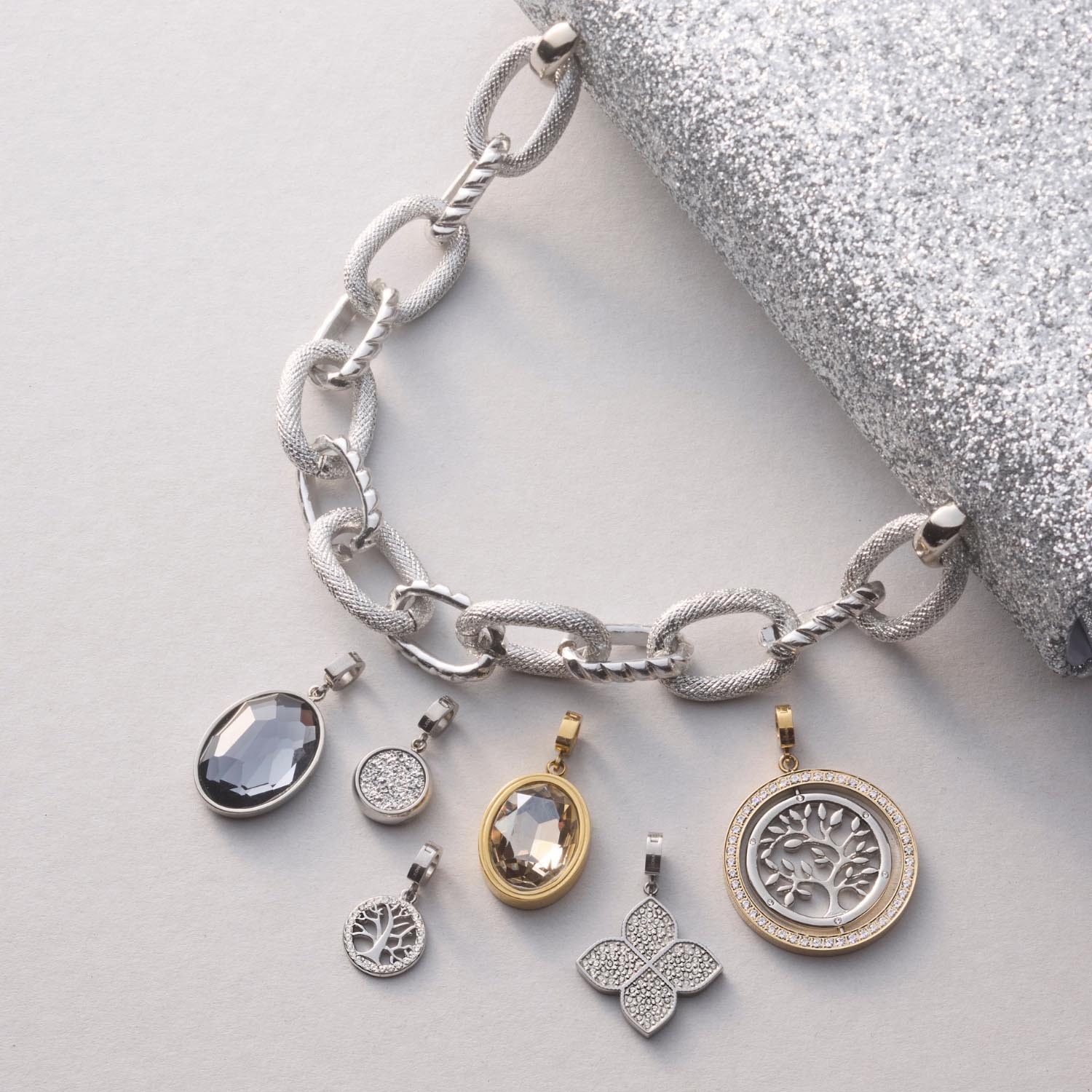 Anhänger FANNY Clip & Mix an Kette mit verschiedenen austauschbaren Charms in Silber und Gold