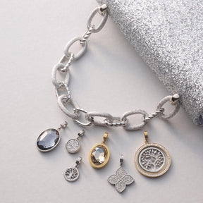 Anhänger FANNY Clip & Mix an Kette mit verschiedenen austauschbaren Charms in Silber und Gold