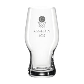 Bierglas TAVERNA mit Basketball und Korb graviert sowie personalisierter Namensgravur
