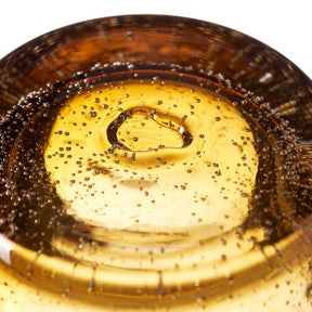 Trinkglas BURANO amber gefüllt mit Flüssigkeit, Nahaufnahme von oben