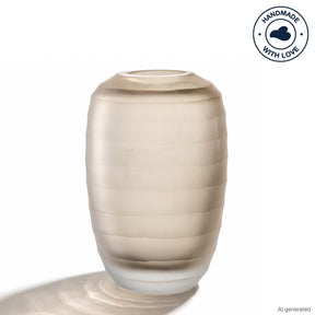 Beige Glarvase BELLAGIO mit gewölbtem Korpus auf weißer Oberfläche