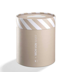Vase HAZEL beige mit diagonalen Streifen und Schriftzug auf der Oberfläche